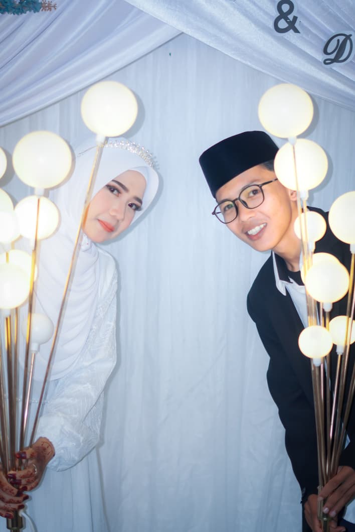 Mbak Devi & Cak Rin (1) Mbak Devi & Cak Rin (1)